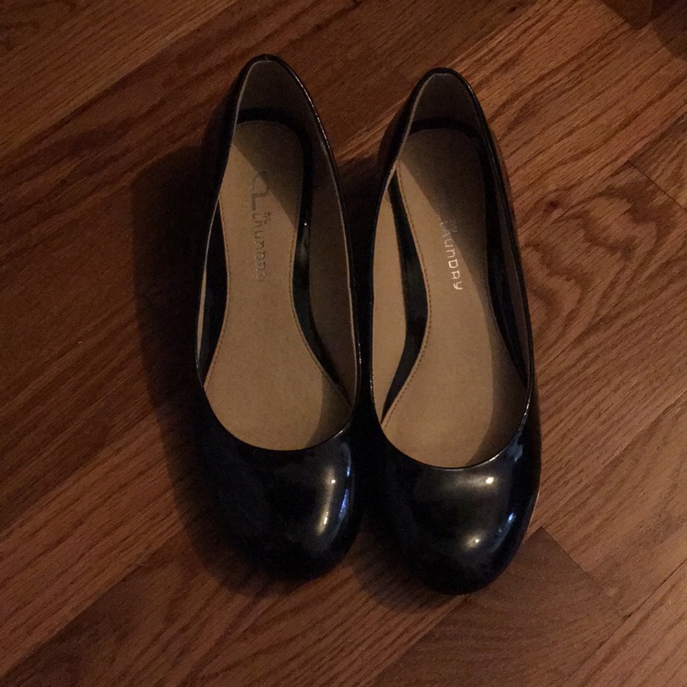 Black wedges